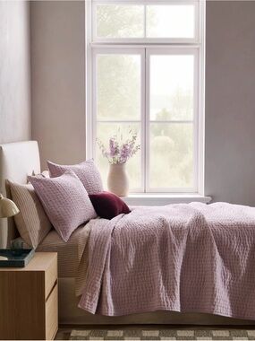 NWOT European Double Sided Full/Queen Quilt Set in Orchid - Retail $190